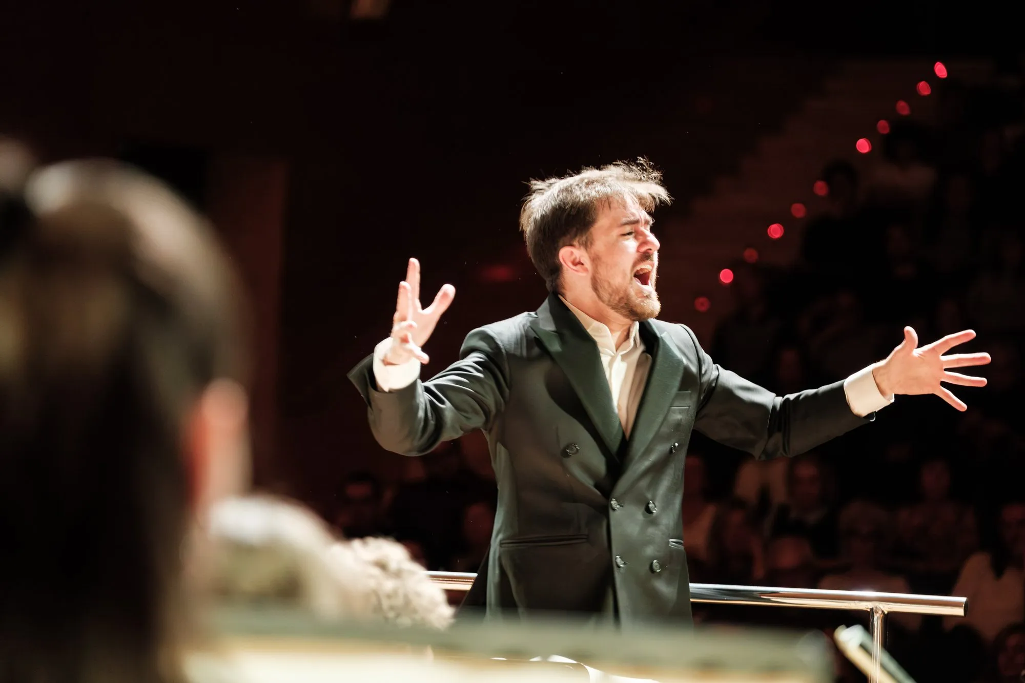Miquel Massana conducting in concert