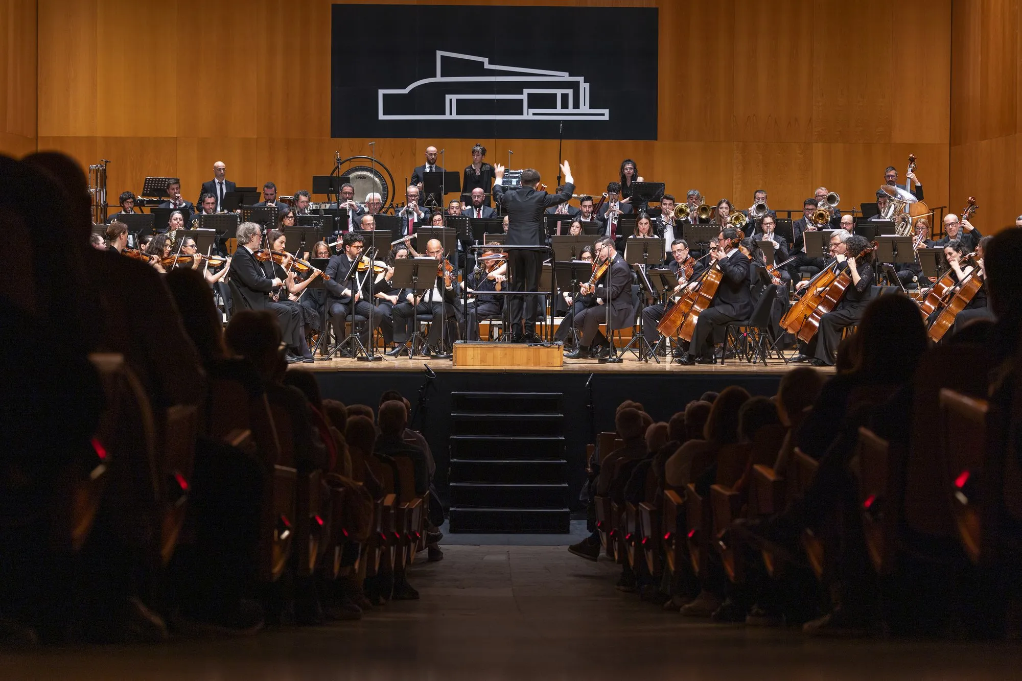 Miquel Massana conducting in concert