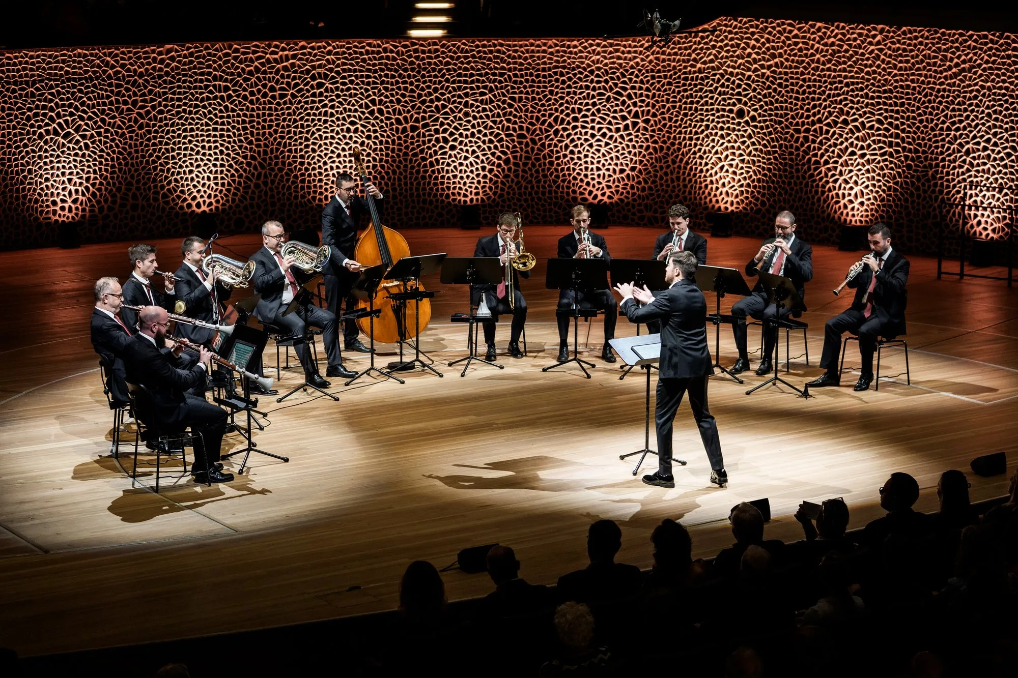 Miquel Massana conducting in concert